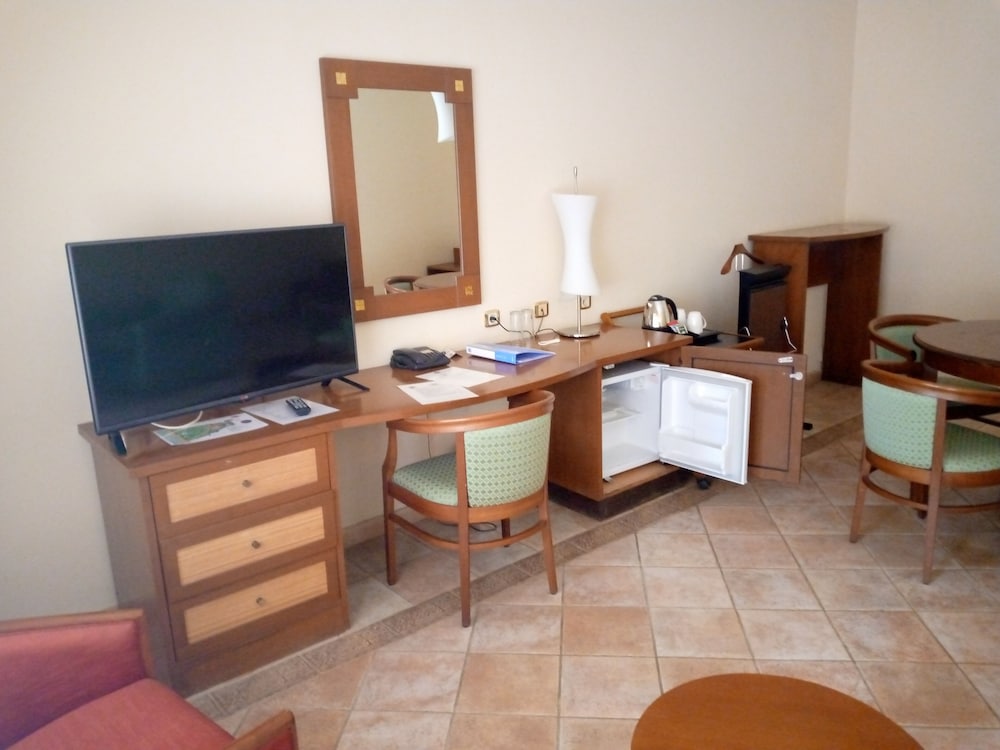The Kairaba Beach Hotel — Hotel rooms in Serrekunda