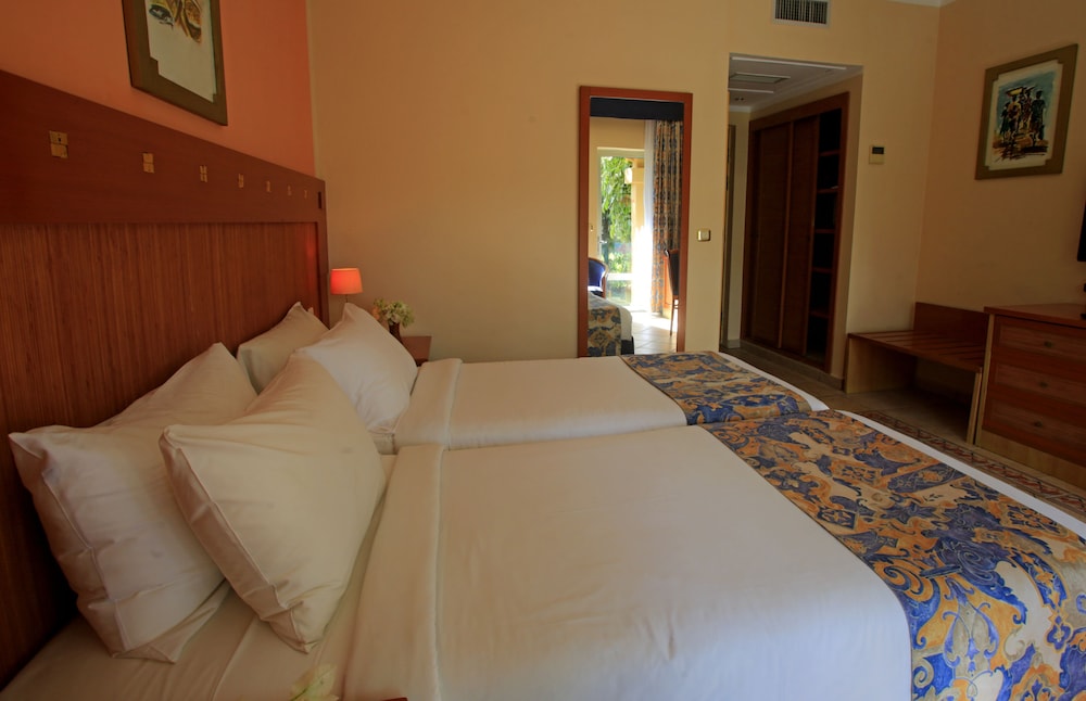 The Kairaba Beach Hotel — Hotel rooms in Serrekunda