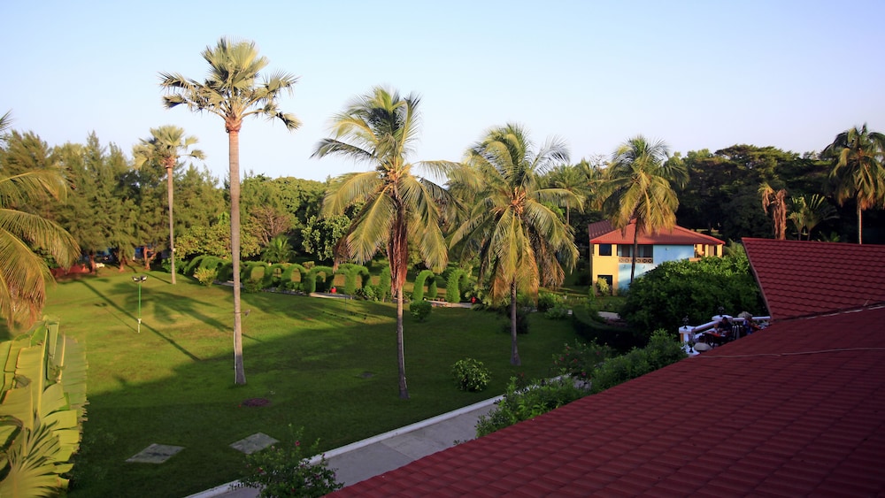 The Kairaba Beach Hotel — Hotel building in Serrekunda