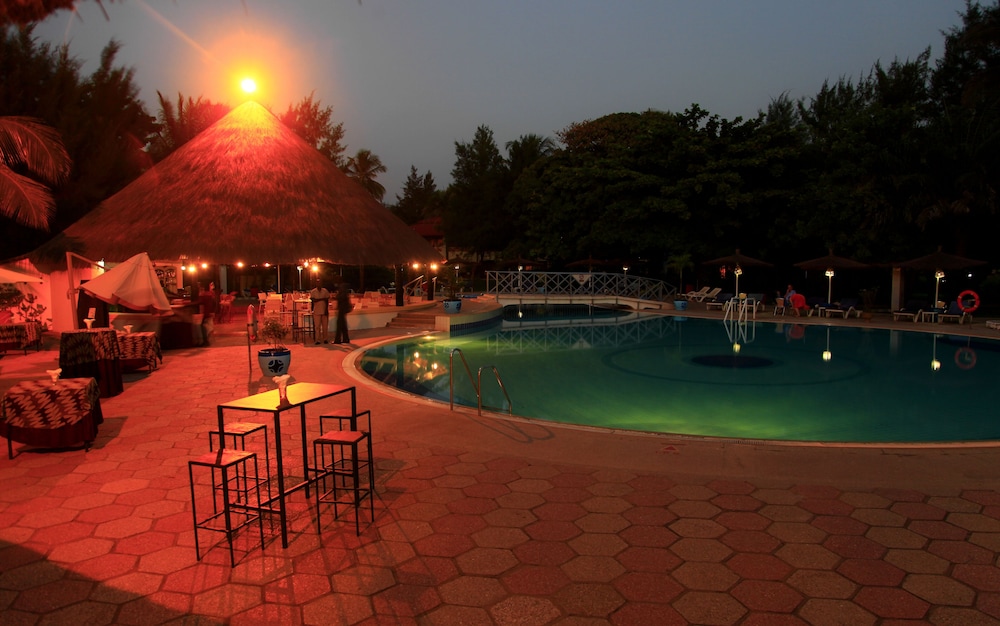 The Kairaba Beach Hotel — Swimming pool in Serrekunda