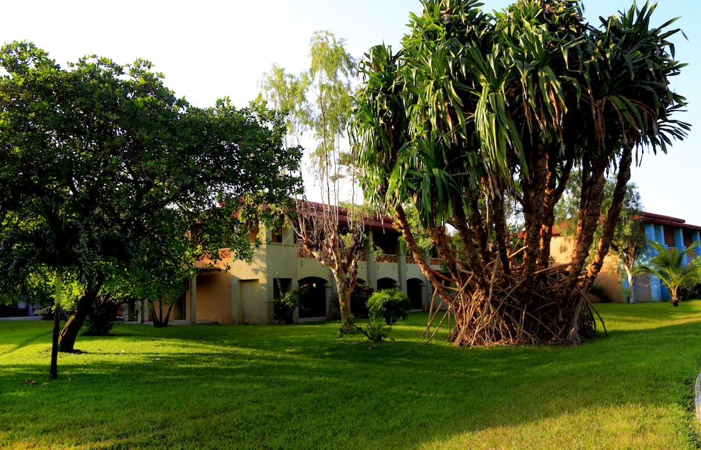 The Kairaba Beach Hotel — Hotel building in Serrekunda