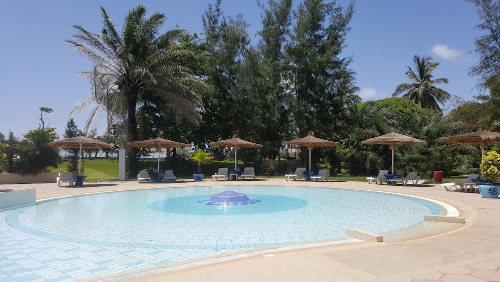 The Kairaba Beach Hotel — Swimming pool in Serrekunda