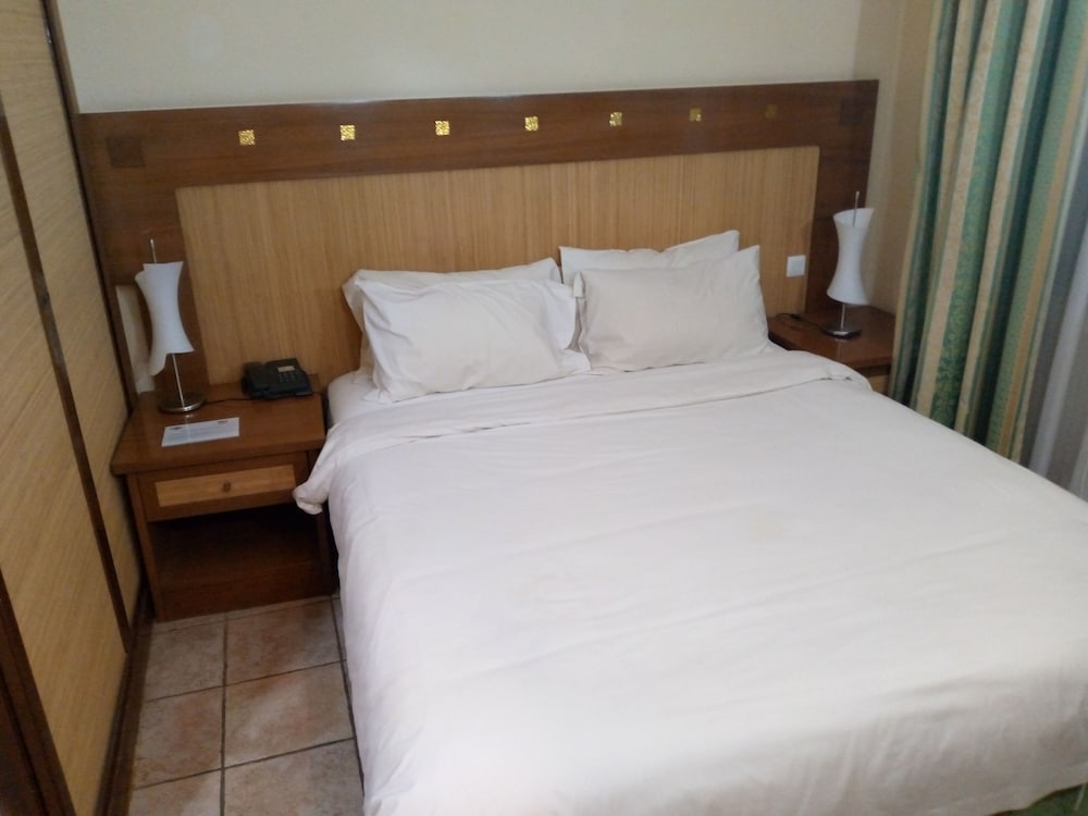 The Kairaba Beach Hotel — Hotel rooms in Serrekunda