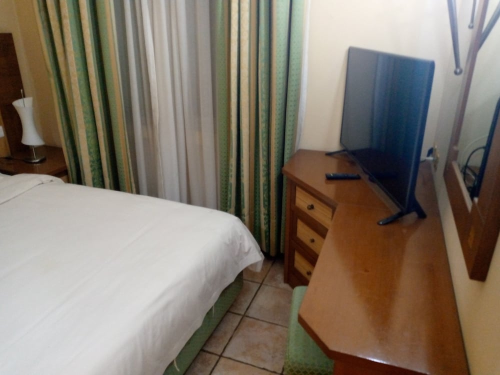 The Kairaba Beach Hotel — Hotel rooms in Serrekunda