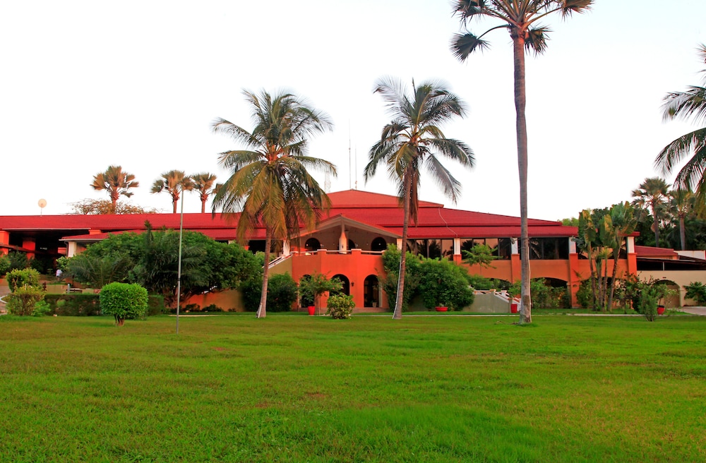 The Kairaba Beach Hotel — Hotel building in Serrekunda