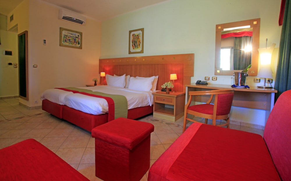 The Kairaba Beach Hotel — Hotel rooms in Serrekunda