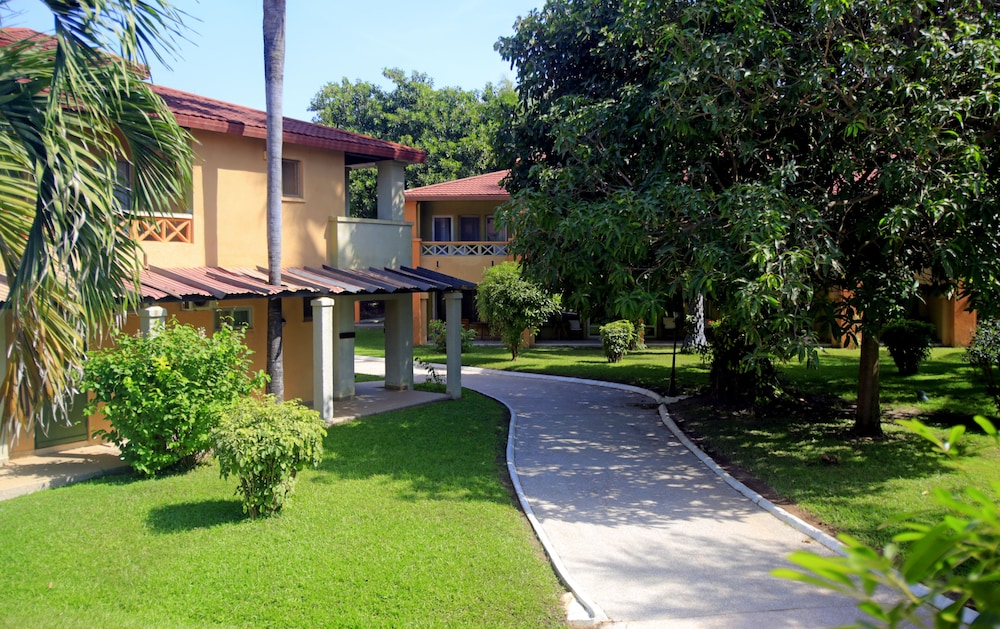 The Kairaba Beach Hotel — Hotel building in Serrekunda