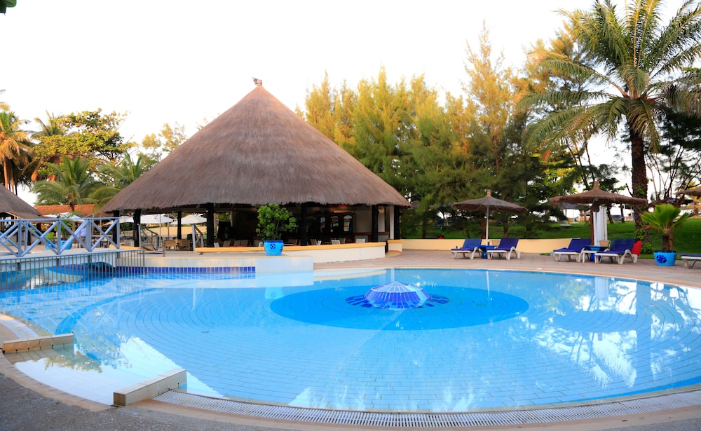 The Kairaba Beach Hotel — Swimming pool in Serrekunda