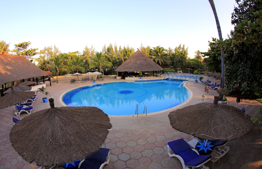 The Kairaba Beach Hotel — Swimming pool in Serrekunda