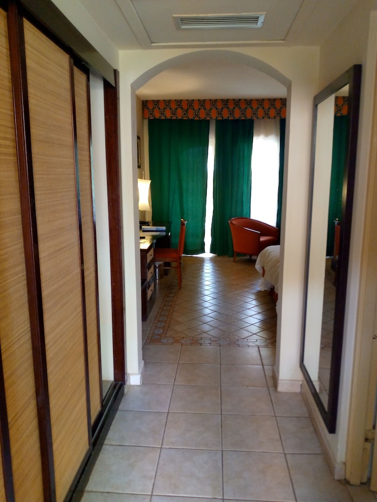 The Kairaba Beach Hotel — Hotel rooms in Serrekunda