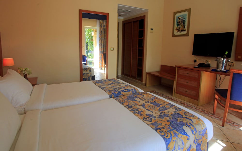 The Kairaba Beach Hotel — Hotel rooms in Serrekunda