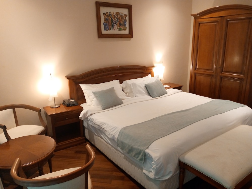The Kairaba Beach Hotel — Hotel rooms in Serrekunda