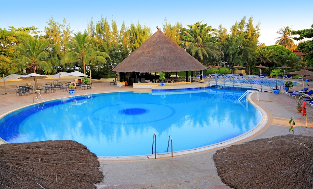 The Kairaba Beach Hotel — Swimming pool in Serrekunda