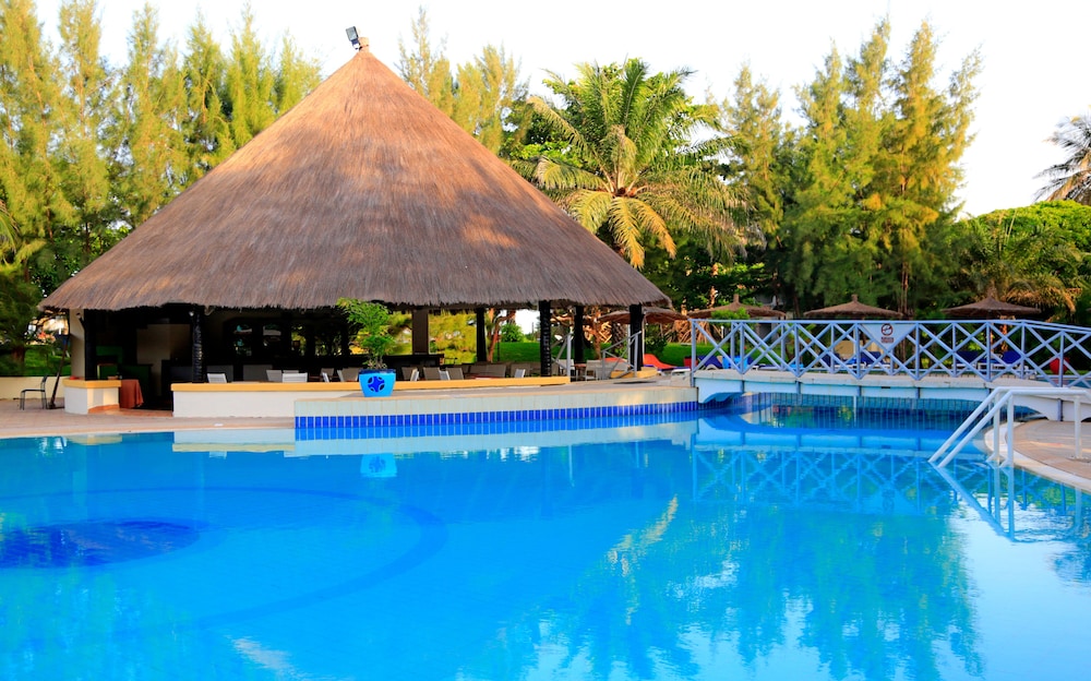 The Kairaba Beach Hotel — Swimming pool in Serrekunda