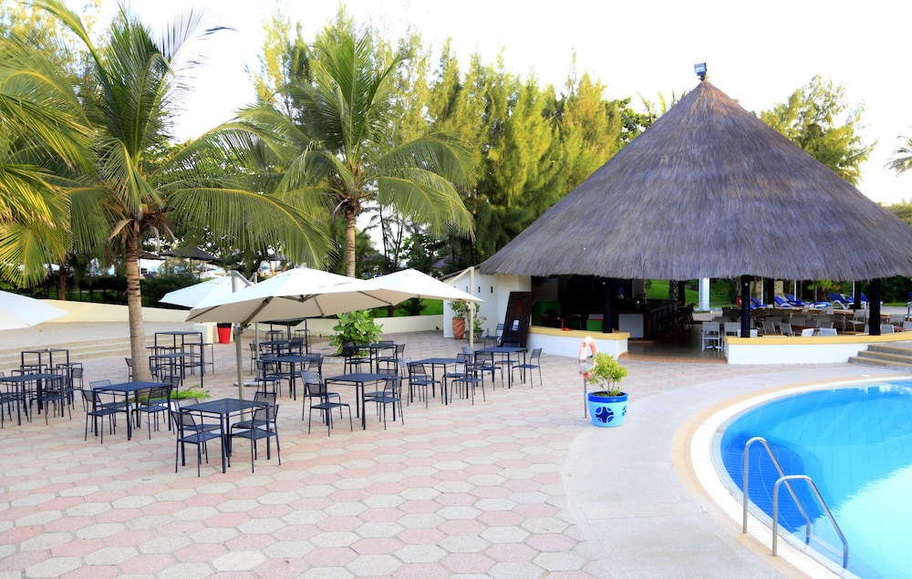 The Kairaba Beach Hotel — Restaurant & bars in Serrekunda