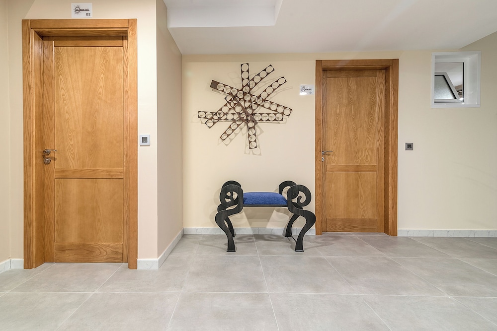 Sol Mogan Suites — Hotel building in Puerto de Mogan, Canary Islands