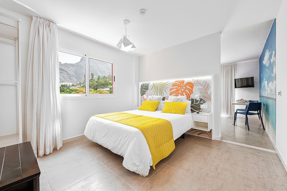 Sol Mogan Suites — Hotel rooms in Puerto de Mogan, Canary Islands