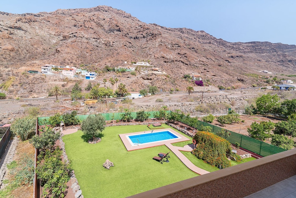 Sol Mogan Suites — Swimming pool in Puerto de Mogan, Canary Islands
