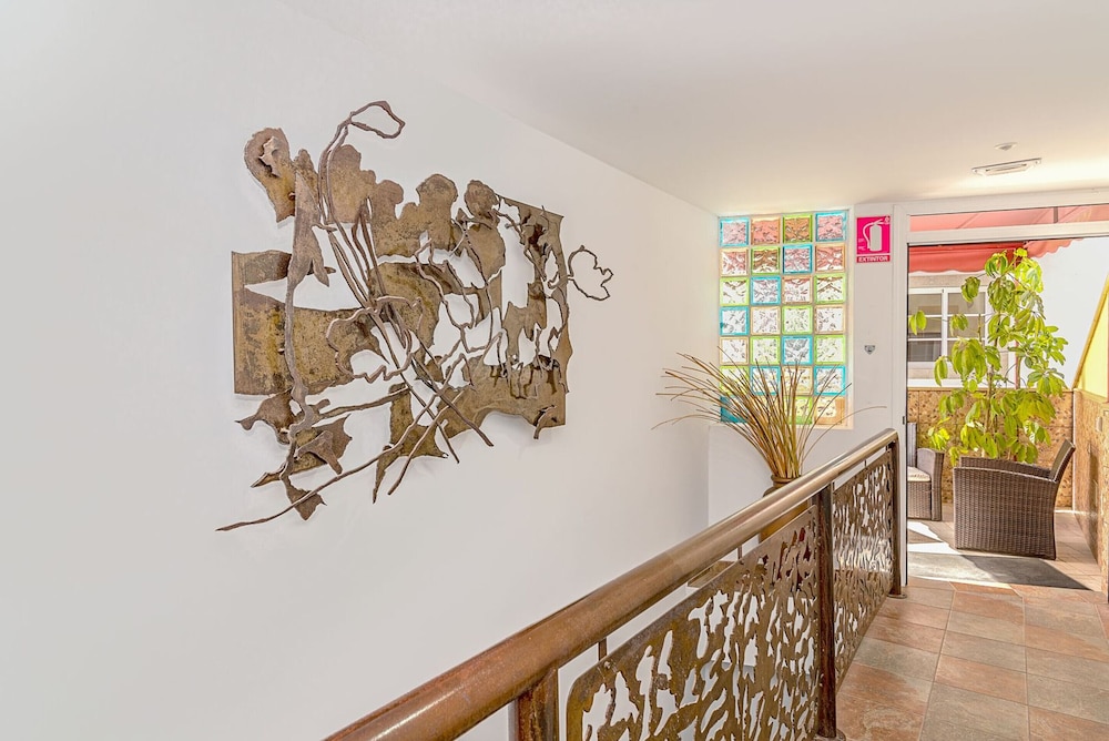 Sol Mogan Suites — Hotel building in Puerto de Mogan, Canary Islands