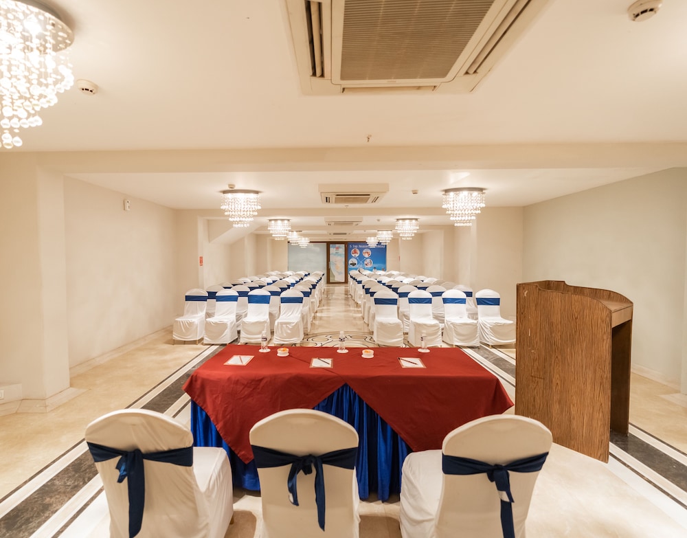 Neelam's The Grand Hotel Goa — Hotel building in Calangute, Goa