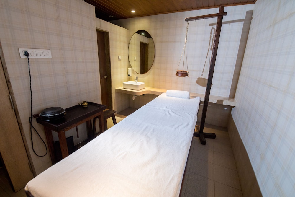 Neelam's The Grand Hotel Goa — Hotel rooms in Calangute, Goa