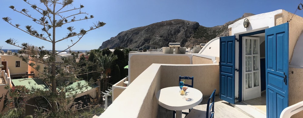 Dioskouri Art Villas — Hotel building in Kamari, South Aegean