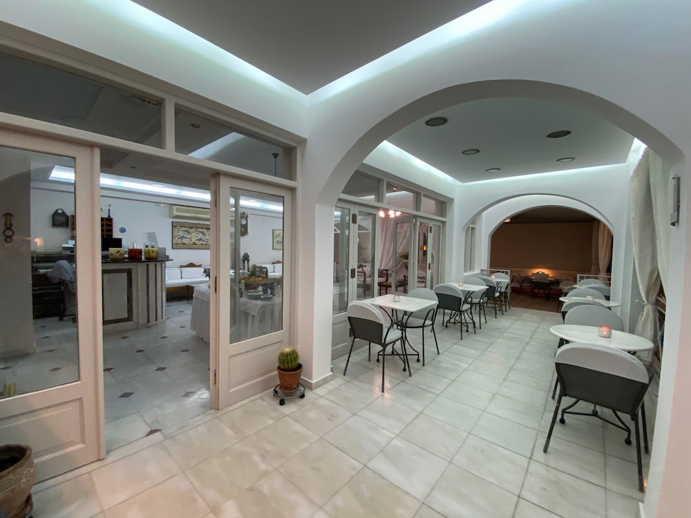 Dioskouri Art Villas — Restaurant & bars in Kamari, South Aegean
