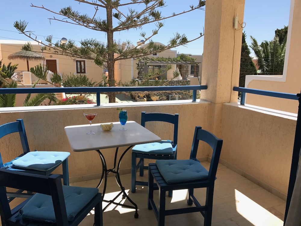 Dioskouri Art Villas — Hotel building in Kamari, South Aegean