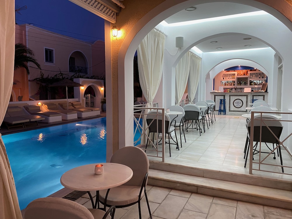 Dioskouri Art Villas — Restaurant & bars in Kamari, South Aegean
