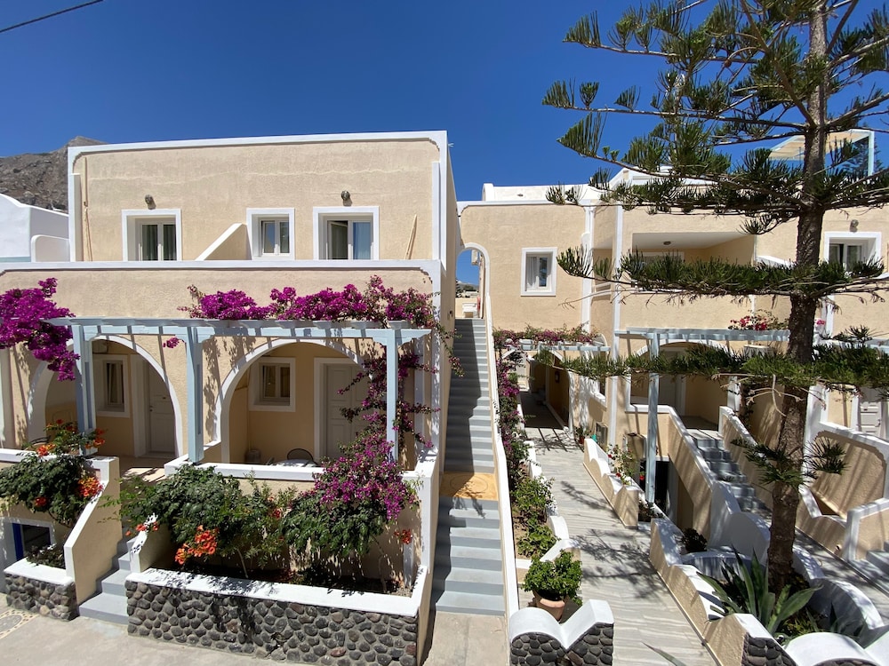 Dioskouri Art Villas — Hotel building in Kamari, South Aegean