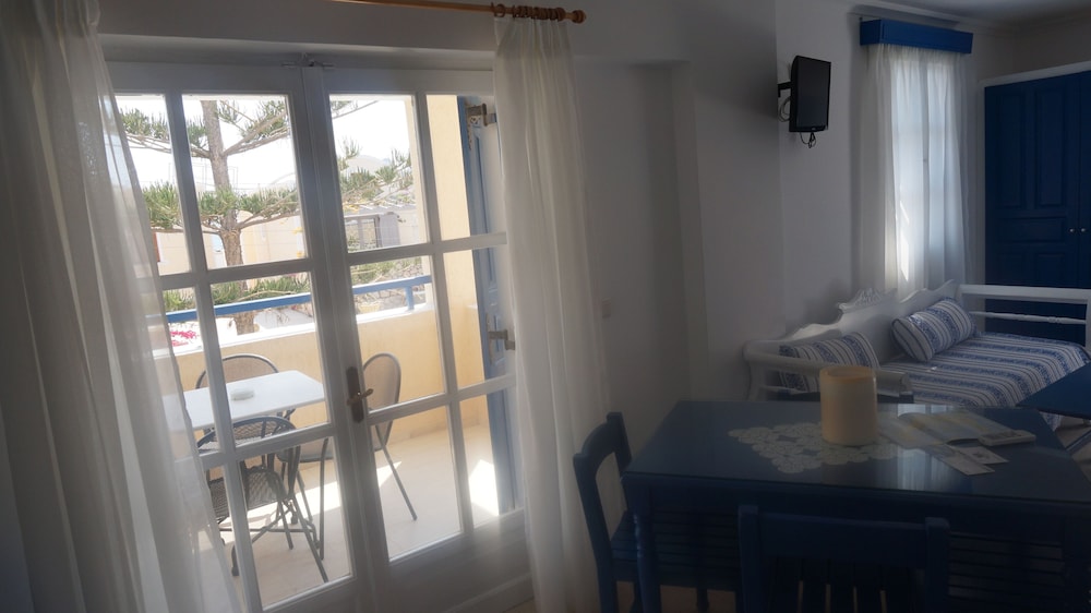 Dioskouri Art Villas — Hotel rooms in Kamari, South Aegean