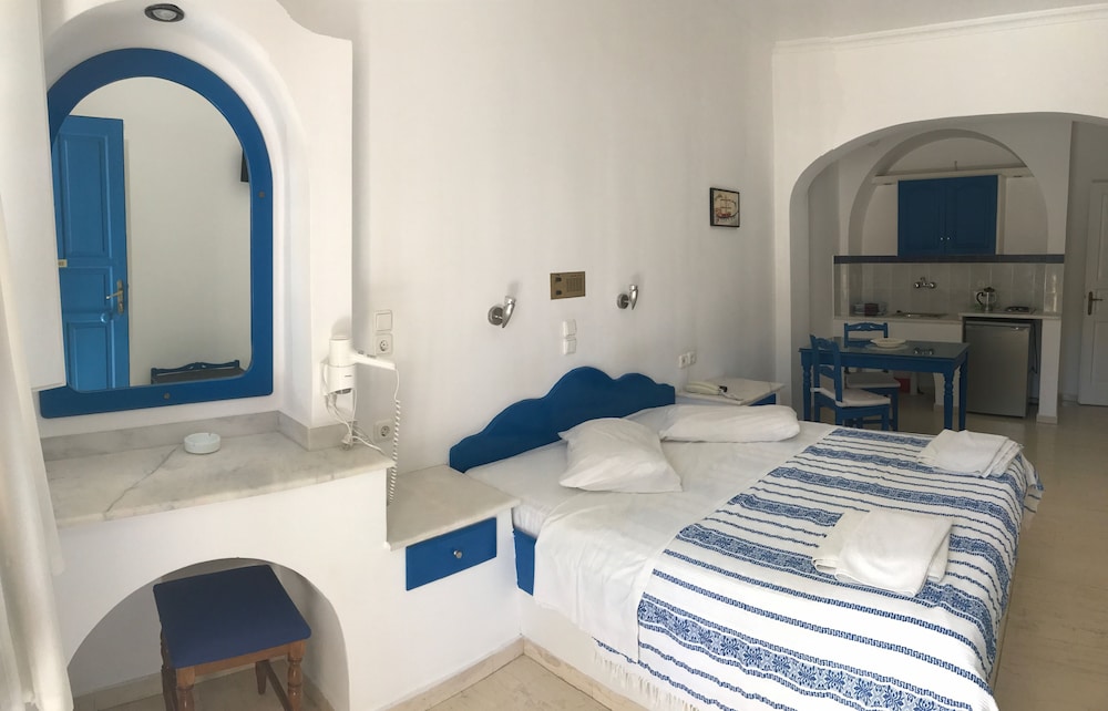 Dioskouri Art Villas — Hotel rooms in Kamari, South Aegean