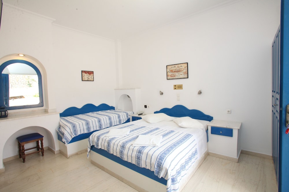 Dioskouri Art Villas — Hotel rooms in Kamari, South Aegean