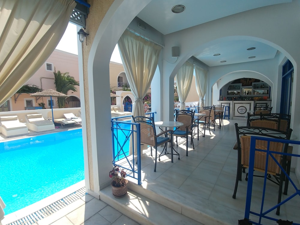 Dioskouri Art Villas — Restaurant & bars in Kamari, South Aegean