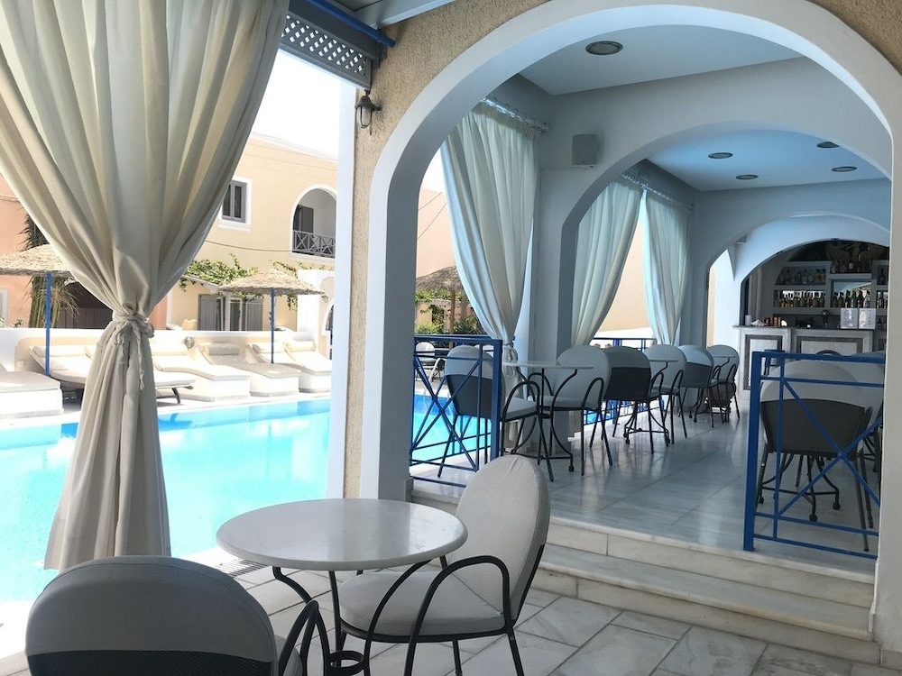 Dioskouri Art Villas — Restaurant & bars in Kamari, South Aegean