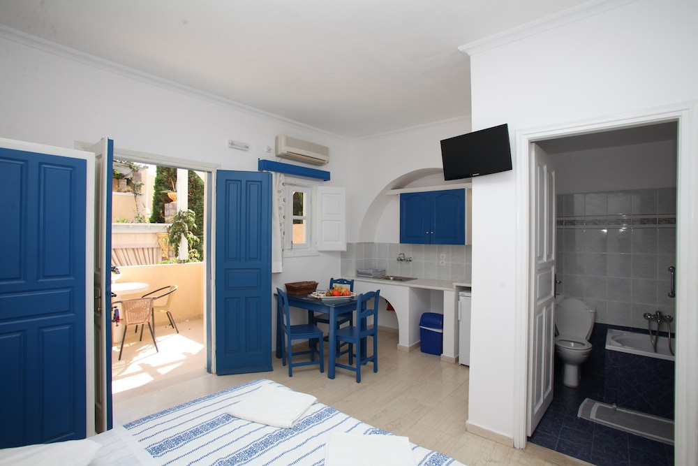 Dioskouri Art Villas — Hotel rooms in Kamari, South Aegean