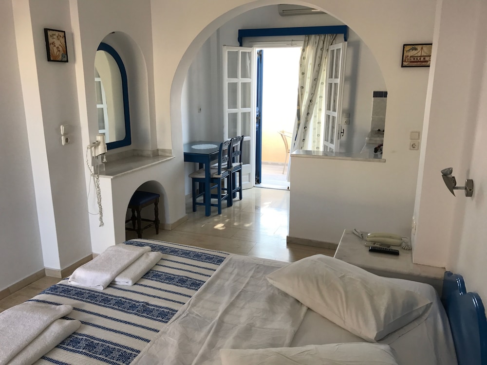 Dioskouri Art Villas — Hotel rooms in Kamari, South Aegean