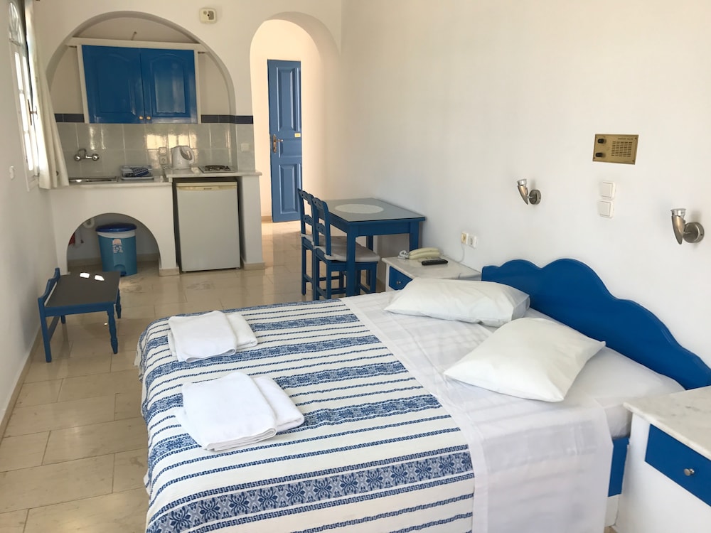 Dioskouri Art Villas — Hotel rooms in Kamari, South Aegean