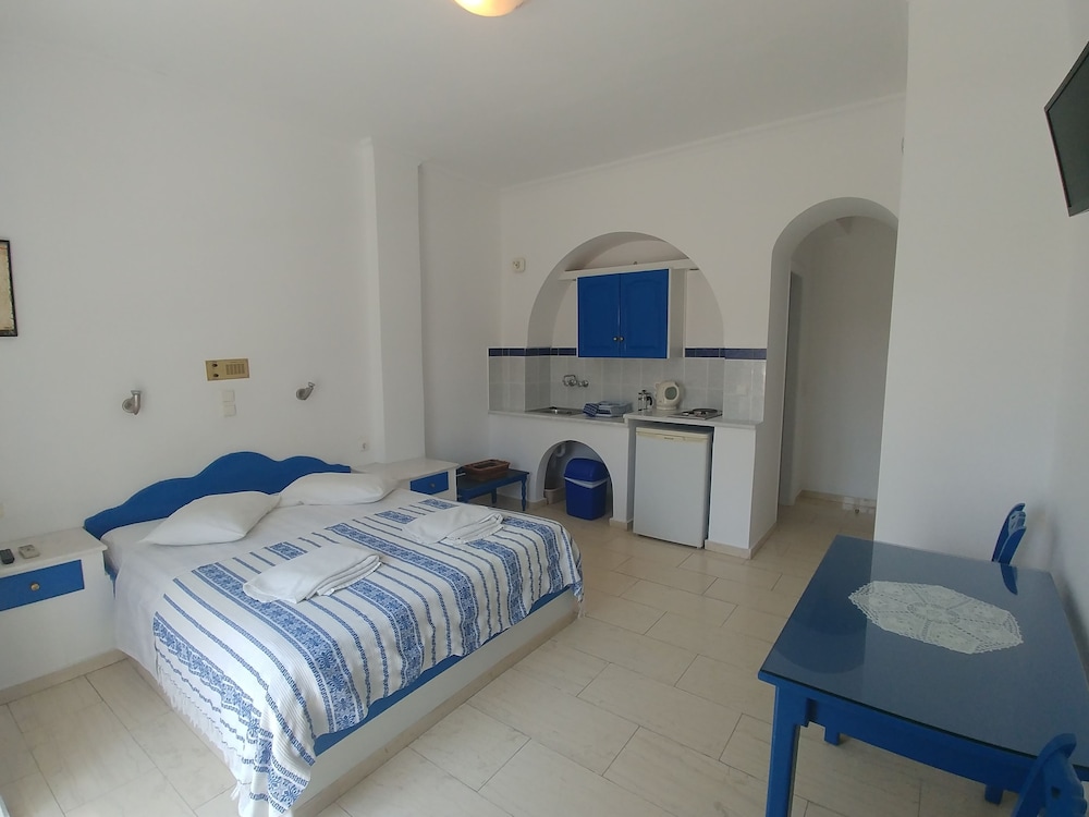 Dioskouri Art Villas — Hotel rooms in Kamari, South Aegean