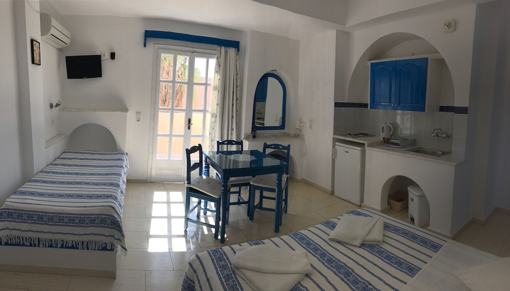 Dioskouri Art Villas — Hotel rooms in Kamari, South Aegean