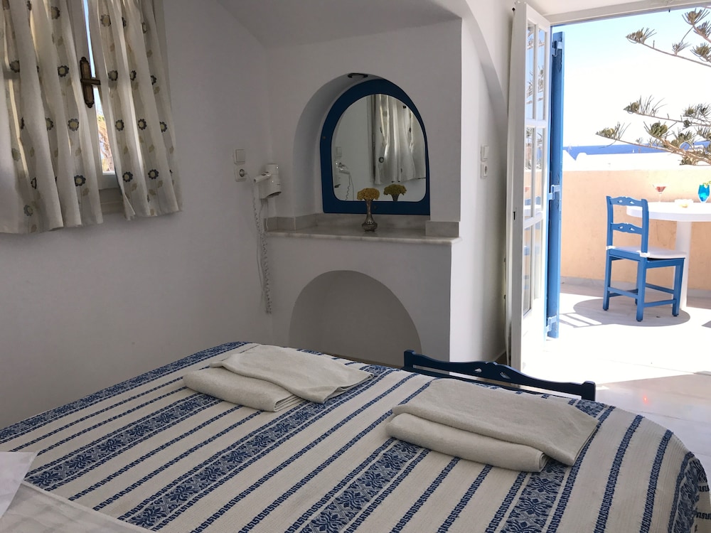 Dioskouri Art Villas — Hotel rooms in Kamari, South Aegean