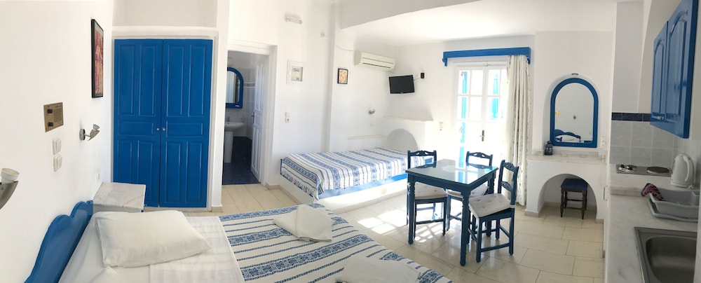Dioskouri Art Villas — Hotel rooms in Kamari, South Aegean