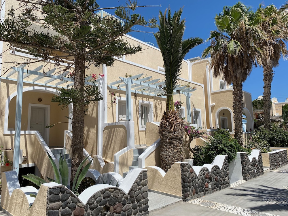 Dioskouri Art Villas — Hotel building in Kamari, South Aegean