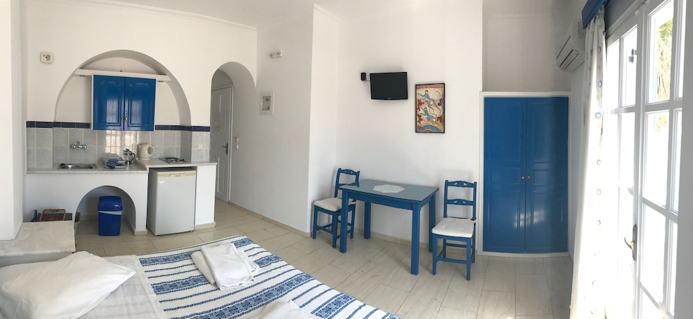 Dioskouri Art Villas — Hotel rooms in Kamari, South Aegean