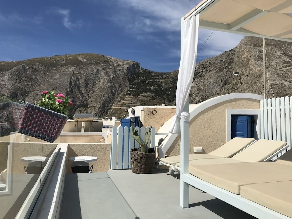 Dioskouri Art Villas — Hotel building in Kamari, South Aegean