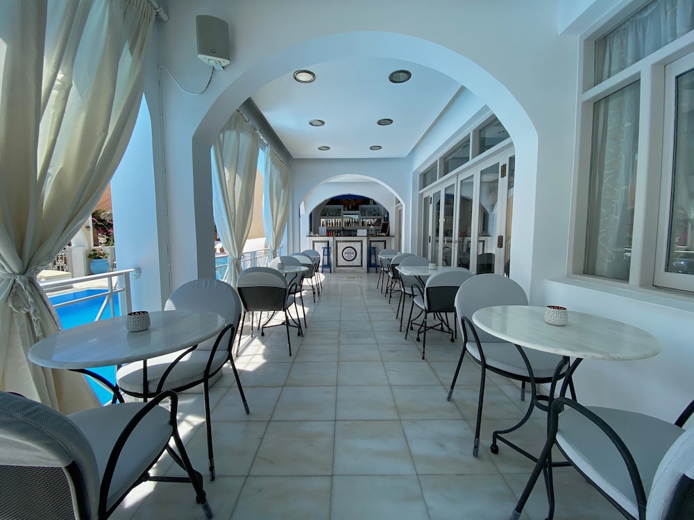 Dioskouri Art Villas — Restaurant & bars in Kamari, South Aegean