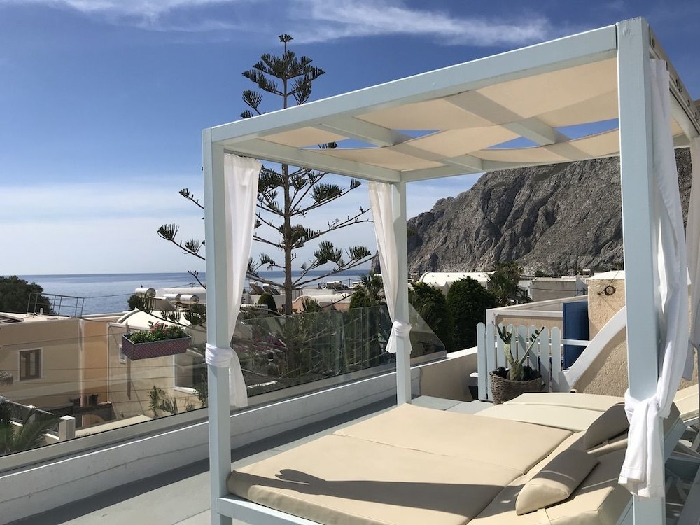 Dioskouri Art Villas — Hotel building in Kamari, South Aegean