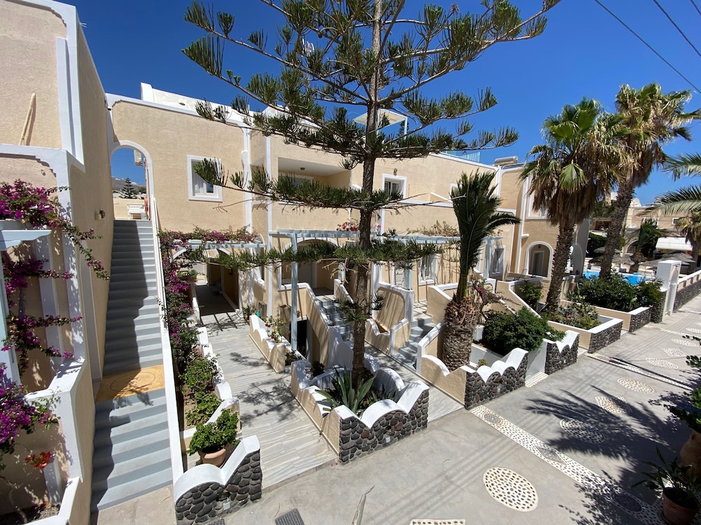 Dioskouri Art Villas — Hotel building in Kamari, South Aegean