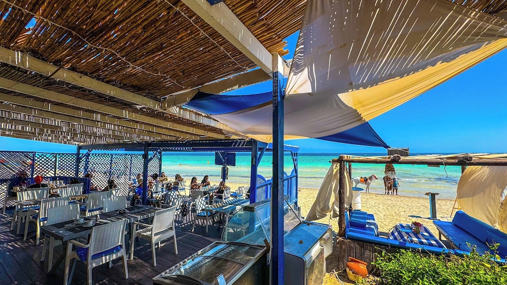Hotel Dar el Bhar — Restaurant & bars in Mezraya, Medenine