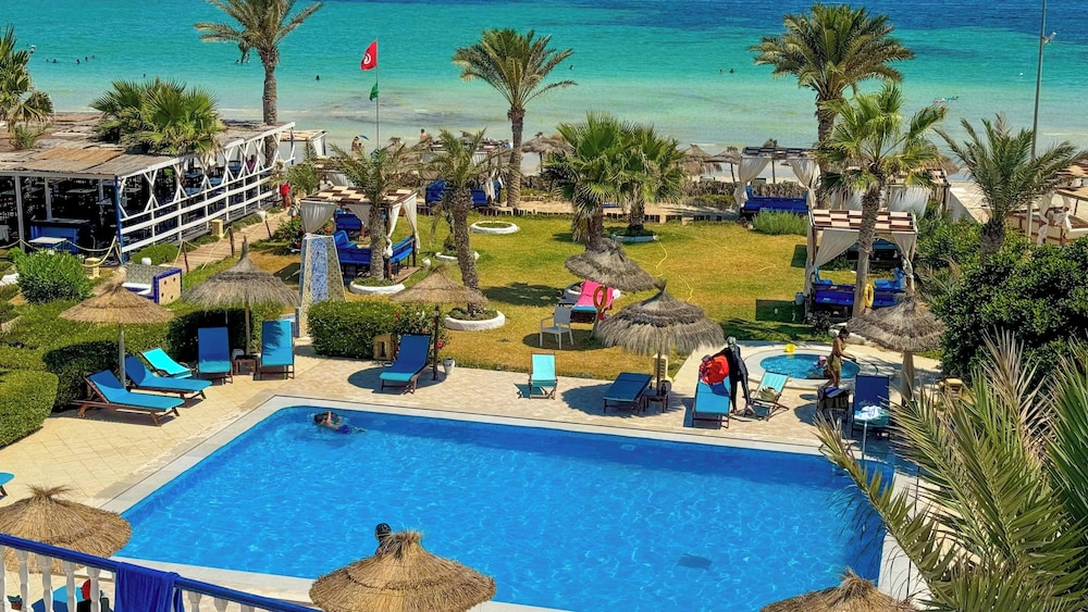Hotel Dar el Bhar — Beach in Mezraya, Medenine